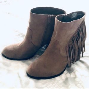 MADDEN GIRL taupe fringe booties size 6.5